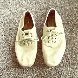 Men’s Size 10.5 Tie Canvas TOMS